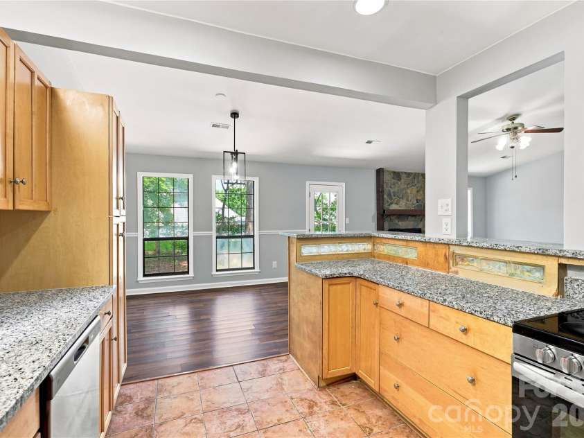 5810 Ness Court, Charlotte, NC 28208.  MLS# CAR4415634, YatesRealty ID 45458. Kitchen