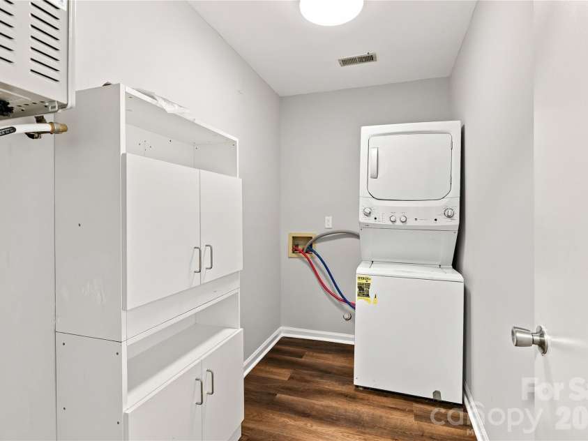 5810 Ness Court, Charlotte, NC 28208.  MLS# CAR4415634, YatesRealty ID 45458. Laundry Room