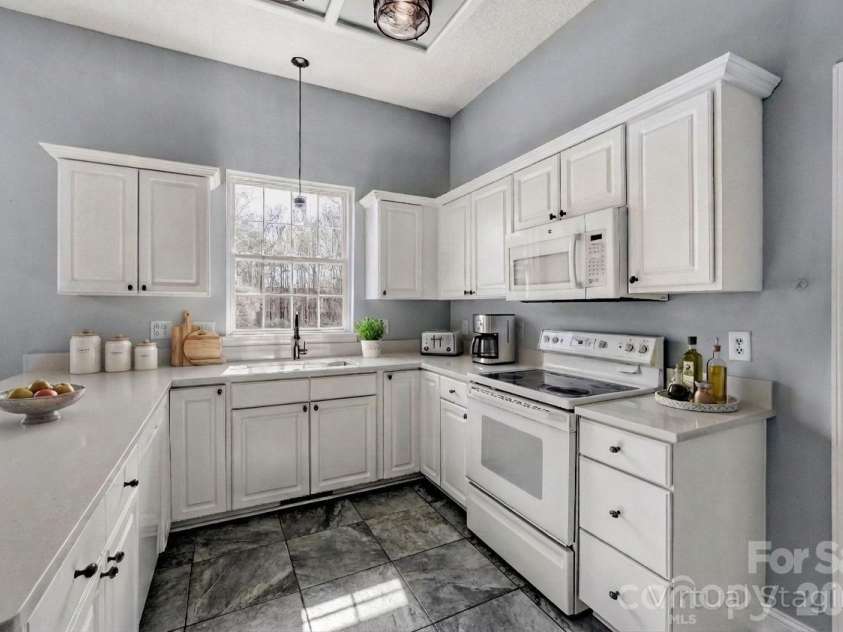 4700 Lone Tree Court, Charlotte, NC 28269.  MLS# CAR4356096, YatesRealty ID 4546. 