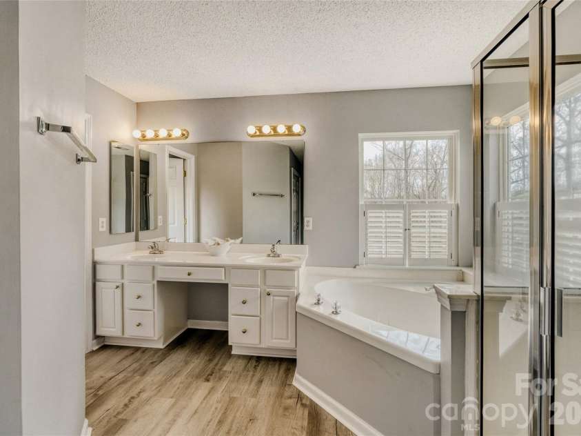 4700 Lone Tree Court, Charlotte, NC 28269.  MLS# CAR4356096, YatesRealty ID 4546. 