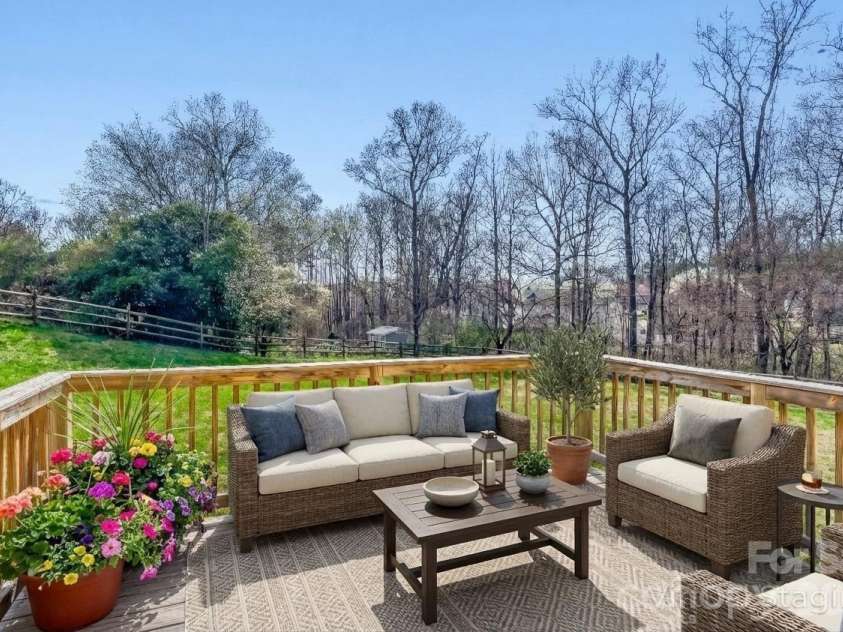 4700 Lone Tree Court, Charlotte, NC 28269.  MLS# CAR4356096, YatesRealty ID 4546. 