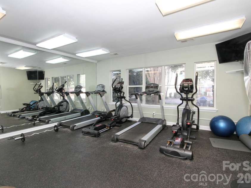 525 Graham Street, Charlotte, NC 28202.  MLS# CAR4341824, YatesRealty ID 4546. Community gym 