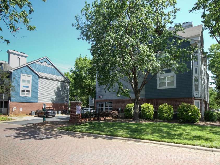 525 Graham Street, Charlotte, NC 28202.  MLS# CAR4341824, YatesRealty ID 4546. Entrance to the condo complex 