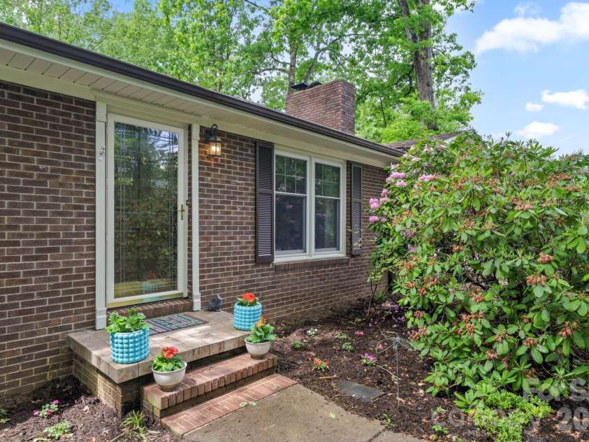 98 Pensacola Avenue, Arden, NC 28704.  MLS# CAR4377061, YatesRealty ID 45460. 
