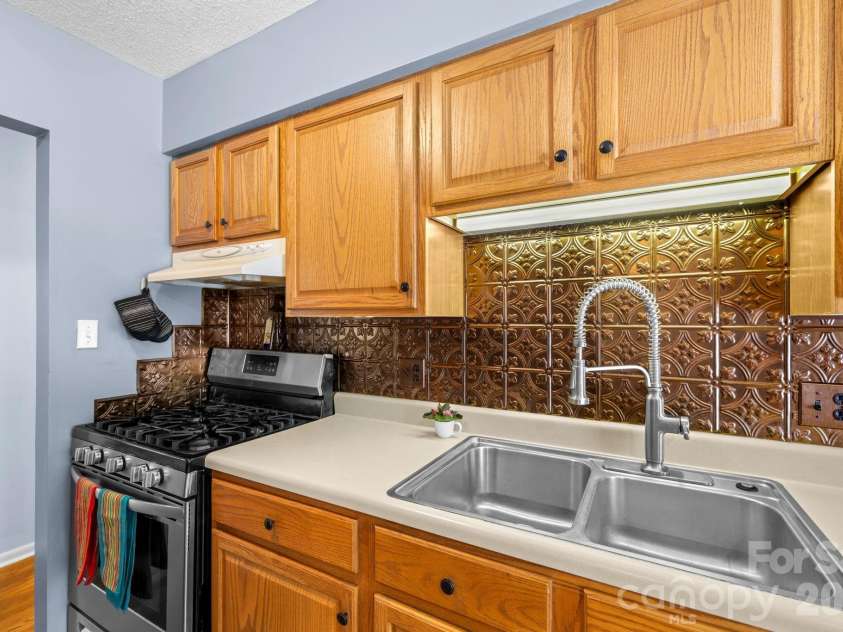 98 Pensacola Avenue, Arden, NC 28704.  MLS# CAR4377061, YatesRealty ID 45460. 