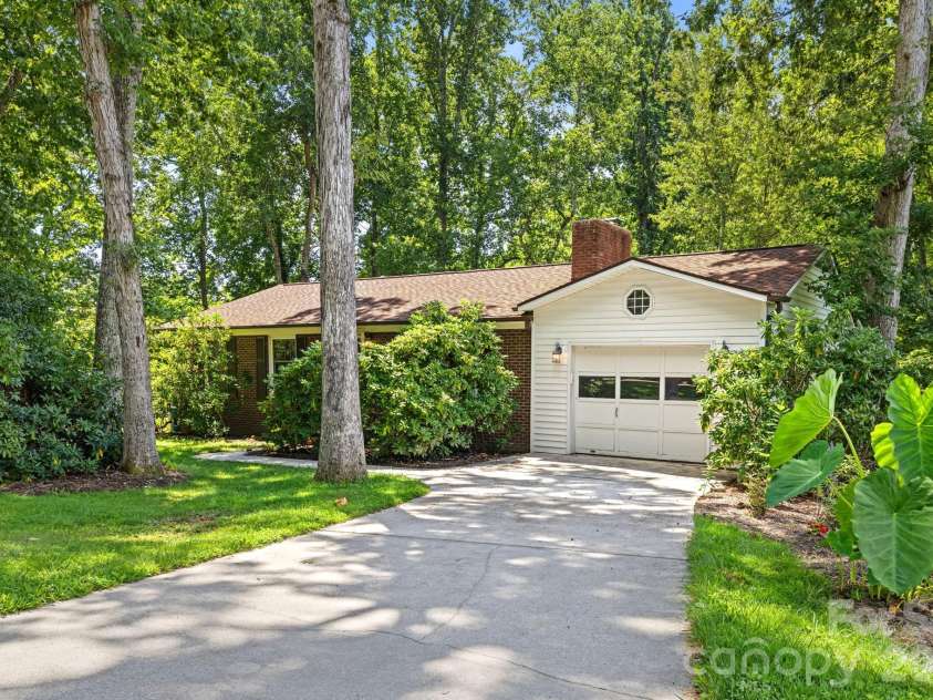 98 Pensacola Avenue, Arden, NC 28704.  MLS# CAR4377061, YatesRealty ID 45460. 
