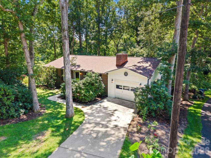 98 Pensacola Avenue, Arden, NC 28704.  MLS# CAR4377061, YatesRealty ID 45460. 