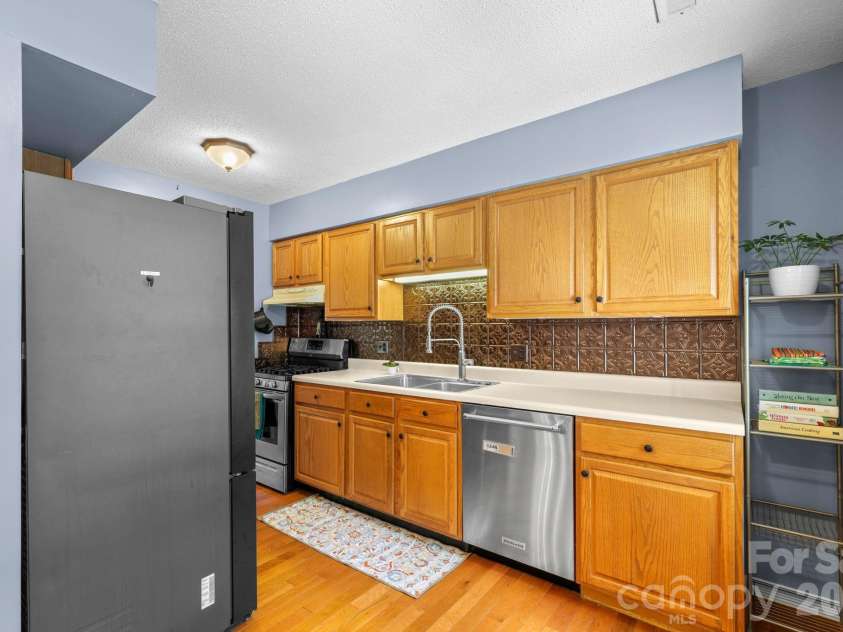 98 Pensacola Avenue, Arden, NC 28704.  MLS# CAR4377061, YatesRealty ID 45460. Kitchen