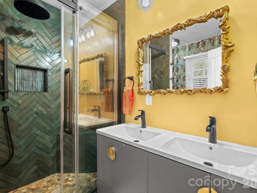 98 Pensacola Avenue, Arden, NC 28704.  MLS# CAR4377061, YatesRealty ID 45460. Primary Bathroom