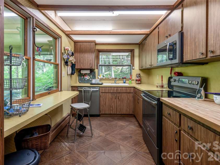 31 Mcclure Creek Road, Canton, NC 28716.  MLS# CAR4408133, YatesRealty ID 45461. 