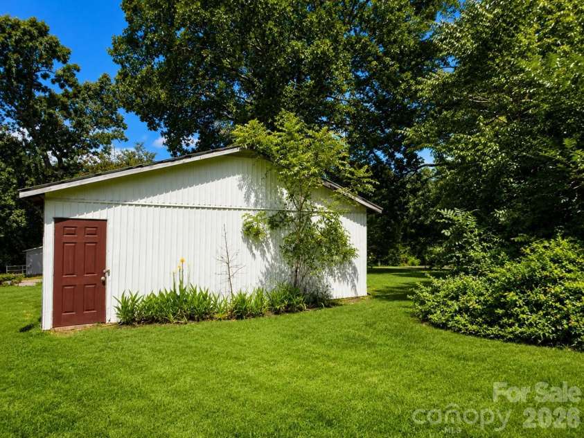 3527 Gastonia Highway, Lincolnton, NC 28092.  MLS# CAR4415338, YatesRealty ID 45463. 