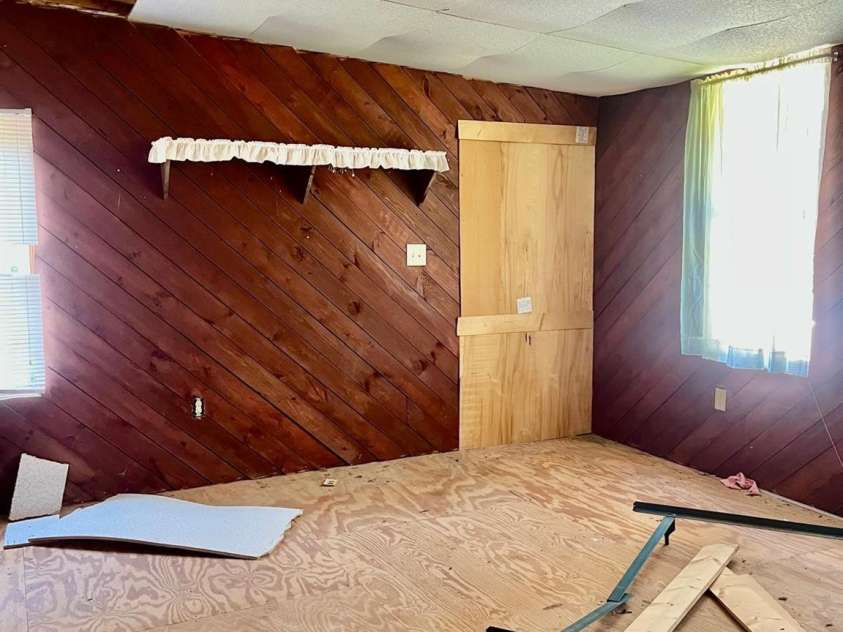 3527 Gastonia Highway, Lincolnton, NC 28092.  MLS# CAR4426031, YatesRealty ID 45463. 