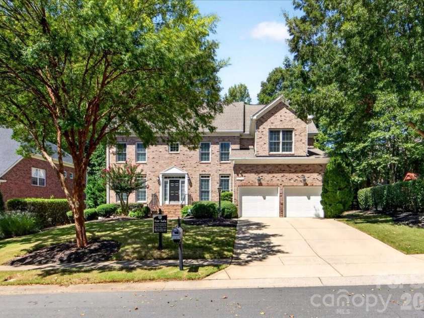 16725 Hammock Creek Place, Charlotte, NC 28278.  MLS# CAR4415138, YatesRealty ID 45465. Welcome HOME!