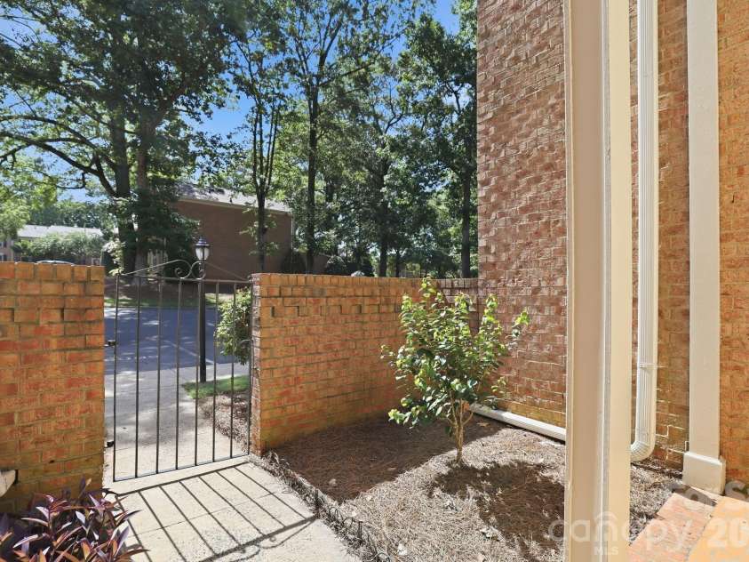 6606 Bunker Hill Circle, Charlotte, NC 28210.  MLS# CAR4415323, YatesRealty ID 45466. 