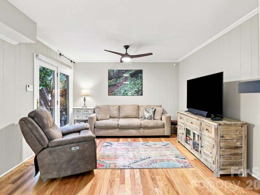 6606 Bunker Hill Circle, Charlotte, NC 28210.  MLS# CAR4415323, YatesRealty ID 45466. 