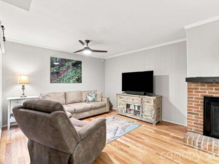 6606 Bunker Hill Circle, Charlotte, NC 28210.  MLS# CAR4415323, YatesRealty ID 45466. 