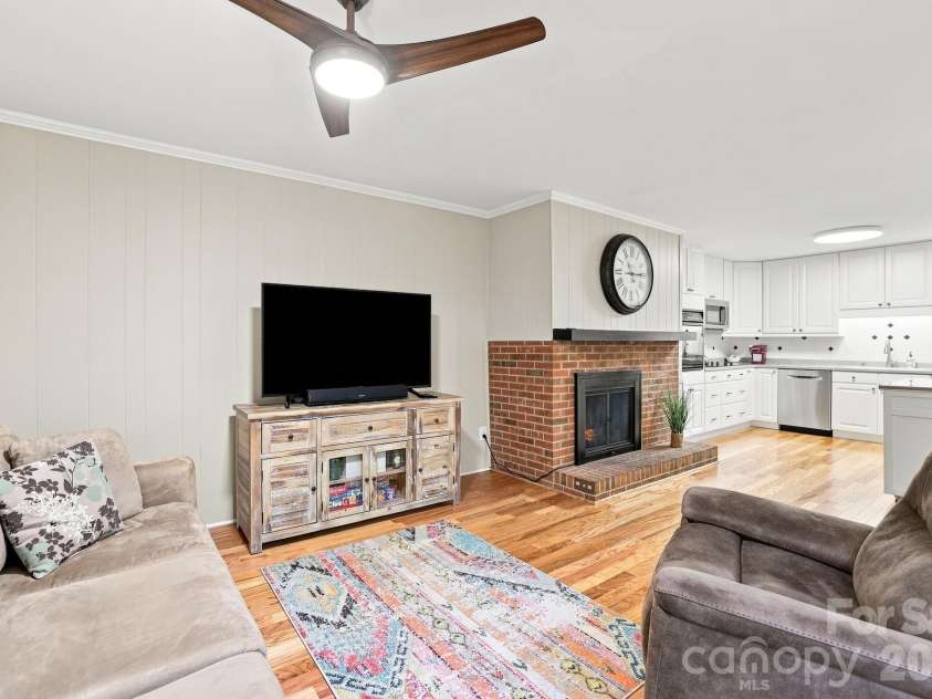 6606 Bunker Hill Circle, Charlotte, NC 28210.  MLS# CAR4415323, YatesRealty ID 45466. 