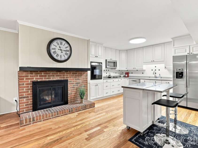 6606 Bunker Hill Circle, Charlotte, NC 28210.  MLS# CAR4415323, YatesRealty ID 45466. 