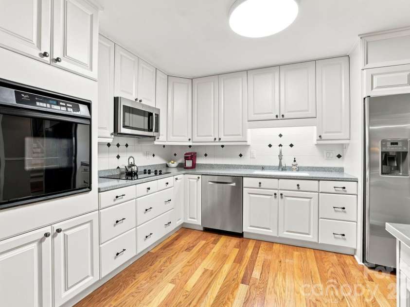 6606 Bunker Hill Circle, Charlotte, NC 28210.  MLS# CAR4415323, YatesRealty ID 45466. 