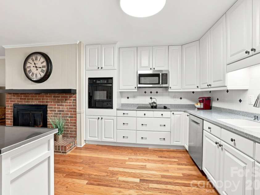 6606 Bunker Hill Circle, Charlotte, NC 28210.  MLS# CAR4415323, YatesRealty ID 45466. 