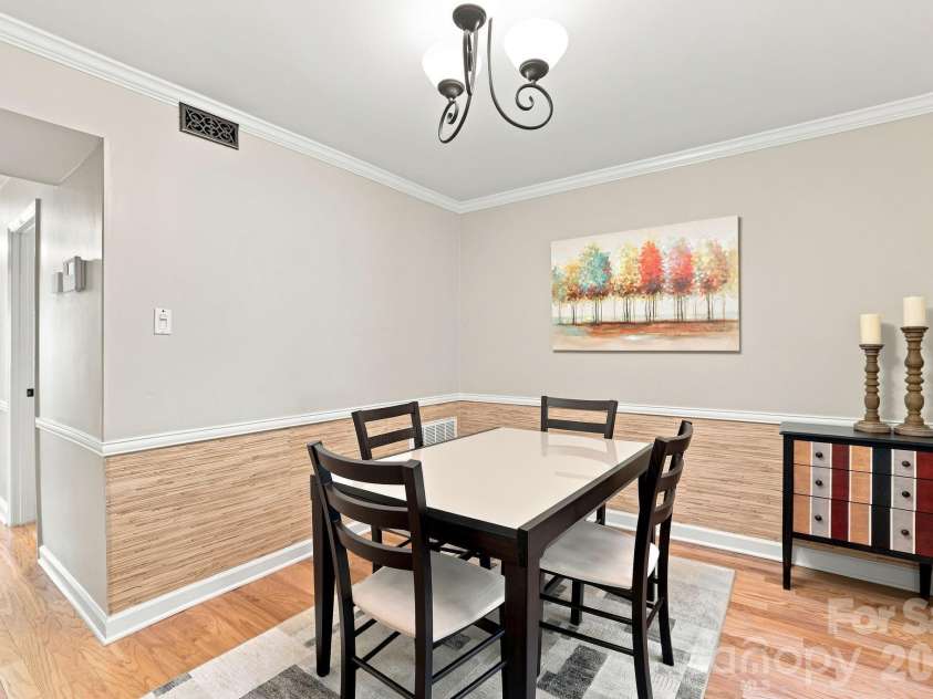 6606 Bunker Hill Circle, Charlotte, NC 28210.  MLS# CAR4415323, YatesRealty ID 45466. 