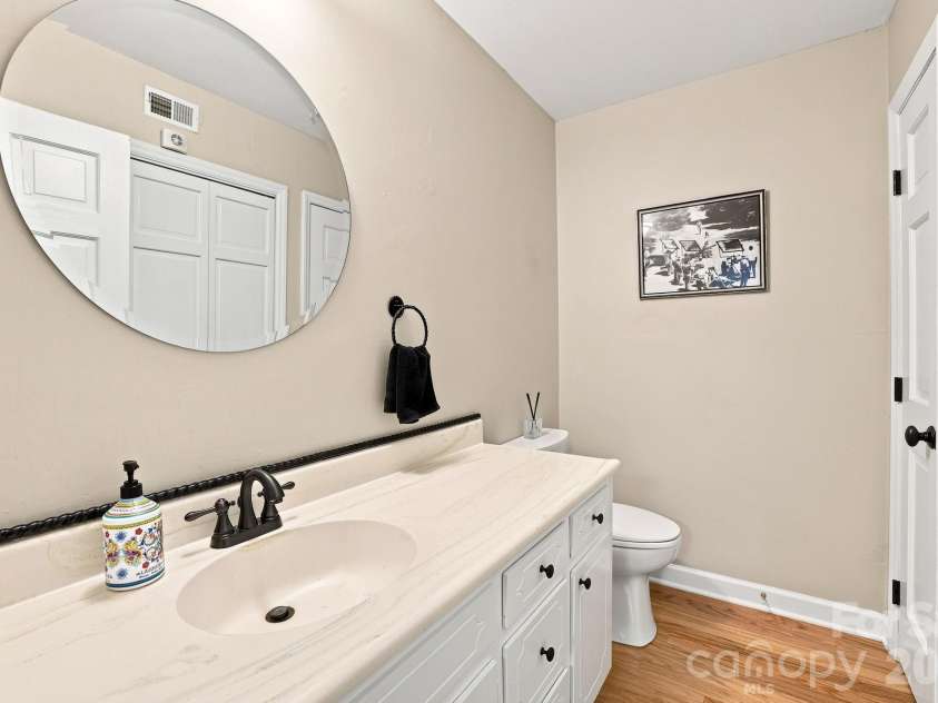 6606 Bunker Hill Circle, Charlotte, NC 28210.  MLS# CAR4415323, YatesRealty ID 45466. 