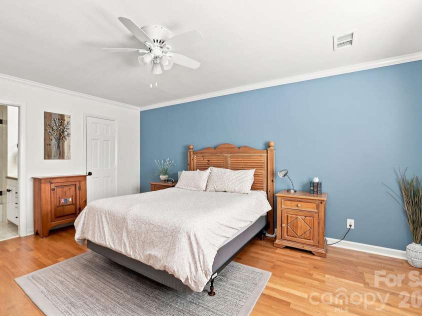 6606 Bunker Hill Circle, Charlotte, NC 28210.  MLS# CAR4415323, YatesRealty ID 45466. 