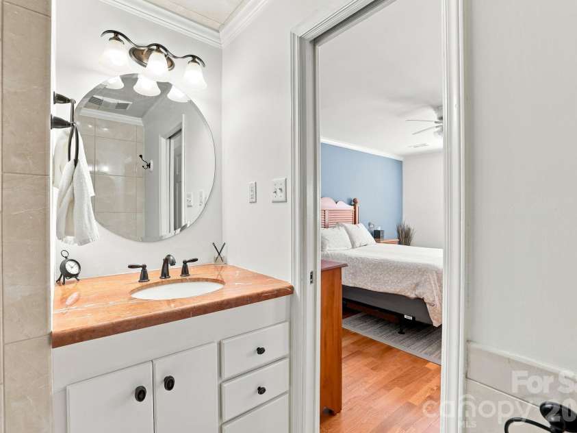 6606 Bunker Hill Circle, Charlotte, NC 28210.  MLS# CAR4415323, YatesRealty ID 45466. 