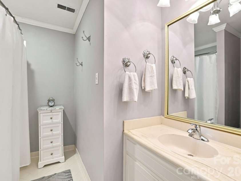 6606 Bunker Hill Circle, Charlotte, NC 28210.  MLS# CAR4415323, YatesRealty ID 45466. 