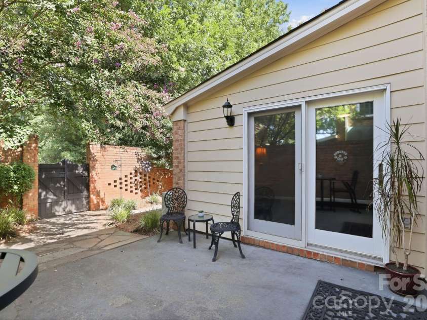 6606 Bunker Hill Circle, Charlotte, NC 28210.  MLS# CAR4415323, YatesRealty ID 45466. 