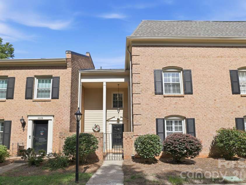 6606 Bunker Hill Circle, Charlotte, NC 28210.  MLS# CAR4415323, YatesRealty ID 45466. 