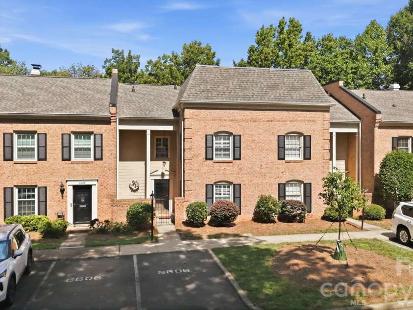 6606 Bunker Hill Circle, Charlotte, NC 28210.  MLS# CAR4415323, YatesRealty ID 45466. 