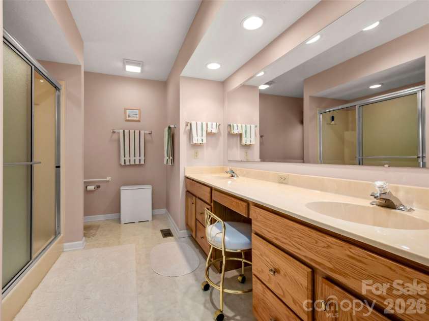 23 Tall Pines Road, Hendersonville, NC 28739.  MLS# CAR4415486, YatesRealty ID 45468. 