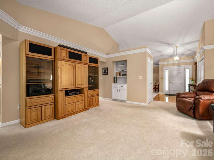 23 Tall Pines Road, Hendersonville, NC 28739.  MLS# CAR4415486, YatesRealty ID 45468. 