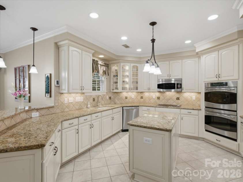 1023 Madras Court, Davidson, NC 28036.  MLS# CAR4415353, YatesRealty ID 45469. Kitchen