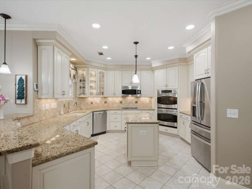 1023 Madras Court, Davidson, NC 28036.  MLS# CAR4415353, YatesRealty ID 45469. Kitchen