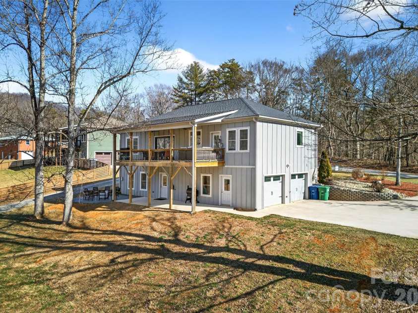 133,135 Ridge Road, Candler, NC 28715.  MLS# CAR4338290, YatesRealty ID 4547. 