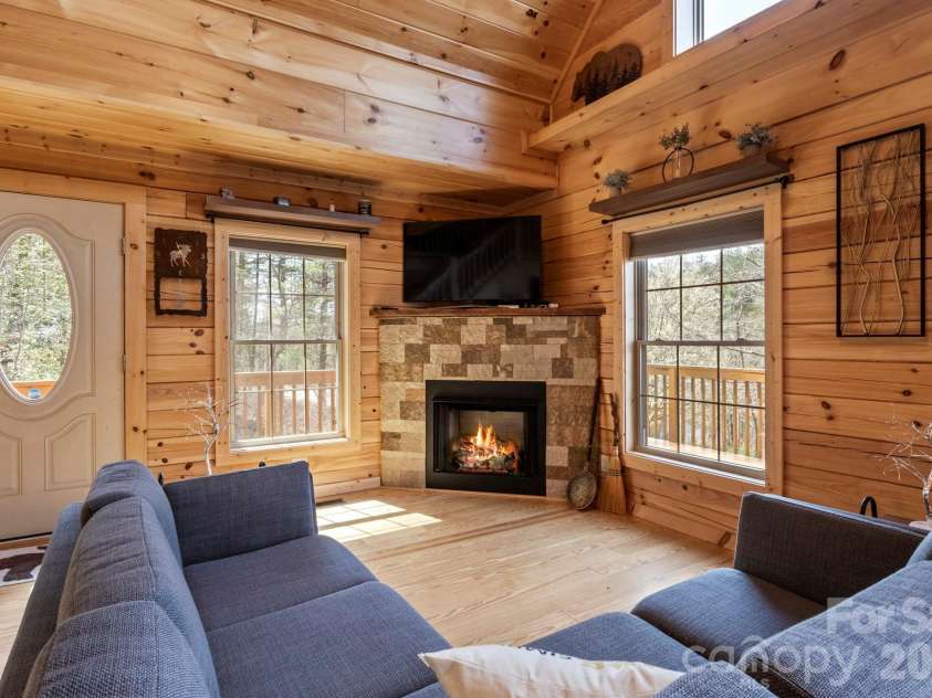 19 Frontier Court, Asheville, NC 28805.  MLS# CAR4254275, YatesRealty ID 4547. 