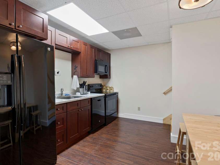 19 Frontier Court, Asheville, NC 28805.  MLS# CAR4254275, YatesRealty ID 4547. Lower Level 2 Kitchen