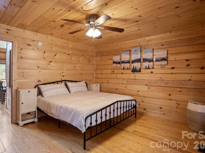 19 Frontier Court, Asheville, NC 28805.  MLS# CAR4254275, YatesRealty ID 4547. Main Level Bedroom