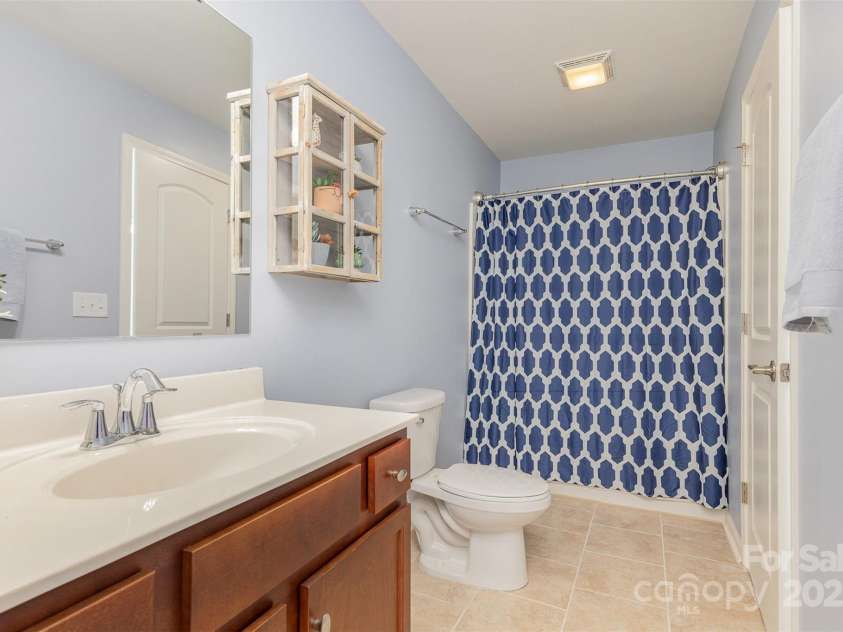 19650 Harbor Watch Court, Lancaster, SC 29720.  MLS# CAR4242728, YatesRealty ID 4547. 2nd floor full bath