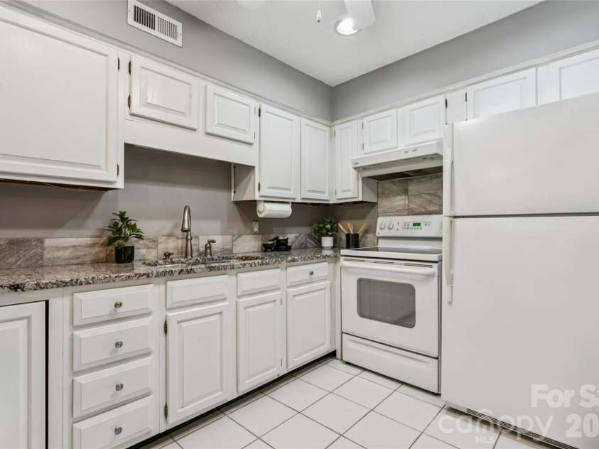 7407 Ashfield Court, Charlotte, NC 28226.  MLS# CAR4416399, YatesRealty ID 45470. 