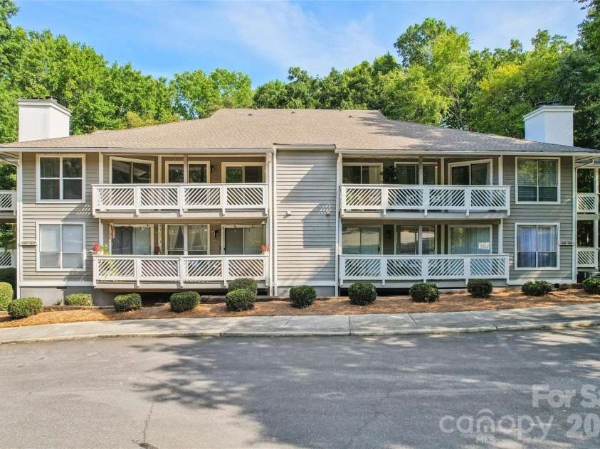 7407 Ashfield Court, Charlotte, NC 28226.  MLS# CAR4416399, YatesRealty ID 45470. 