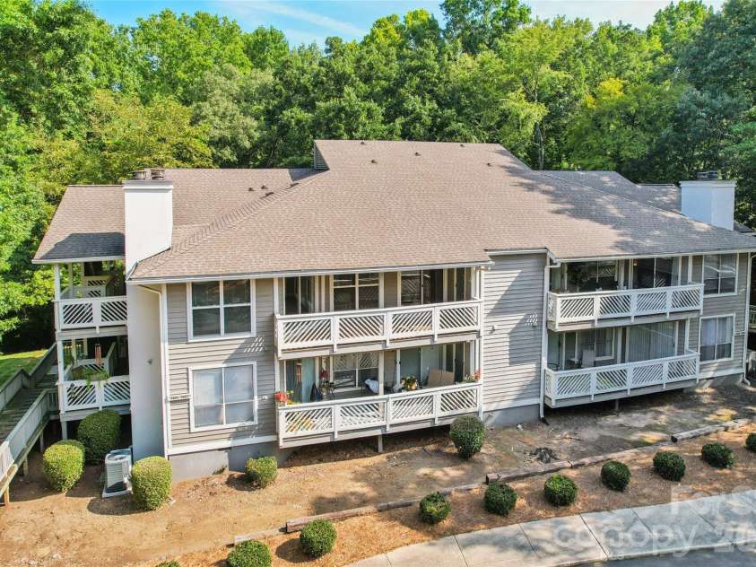 7407 Ashfield Court, Charlotte, NC 28226.  MLS# CAR4416399, YatesRealty ID 45470. 