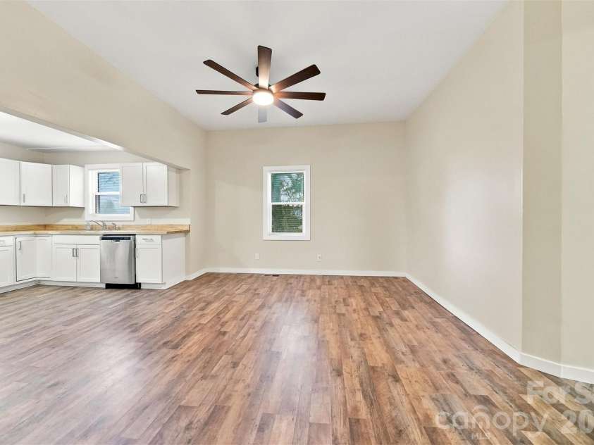 1115 Lenoir Avenue, Lenoir, NC 28645.  MLS# CAR4416466, YatesRealty ID 45471. 