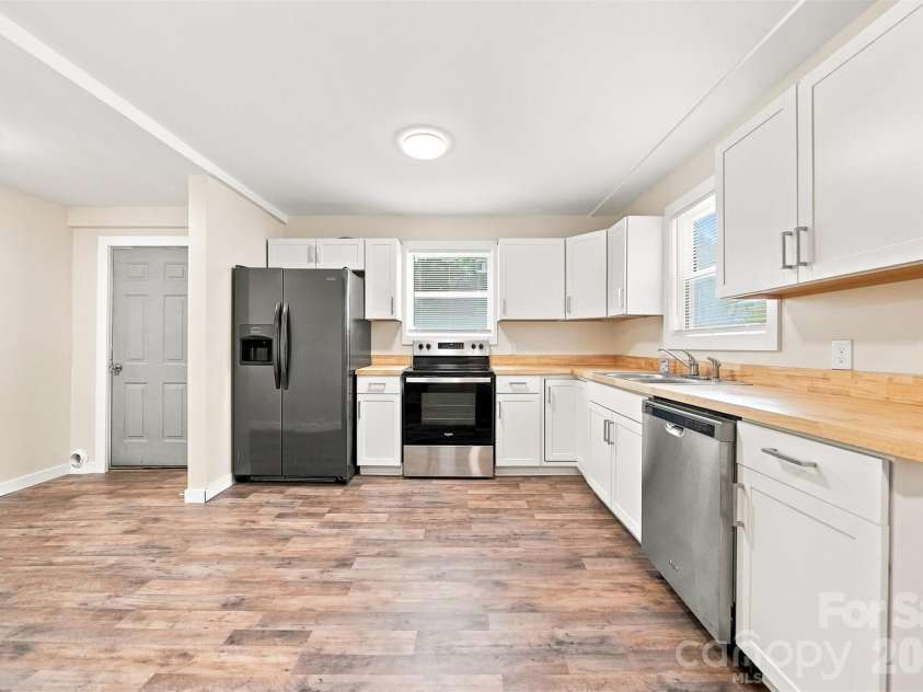 1115 Lenoir Avenue, Lenoir, NC 28645.  MLS# CAR4416466, YatesRealty ID 45471. 