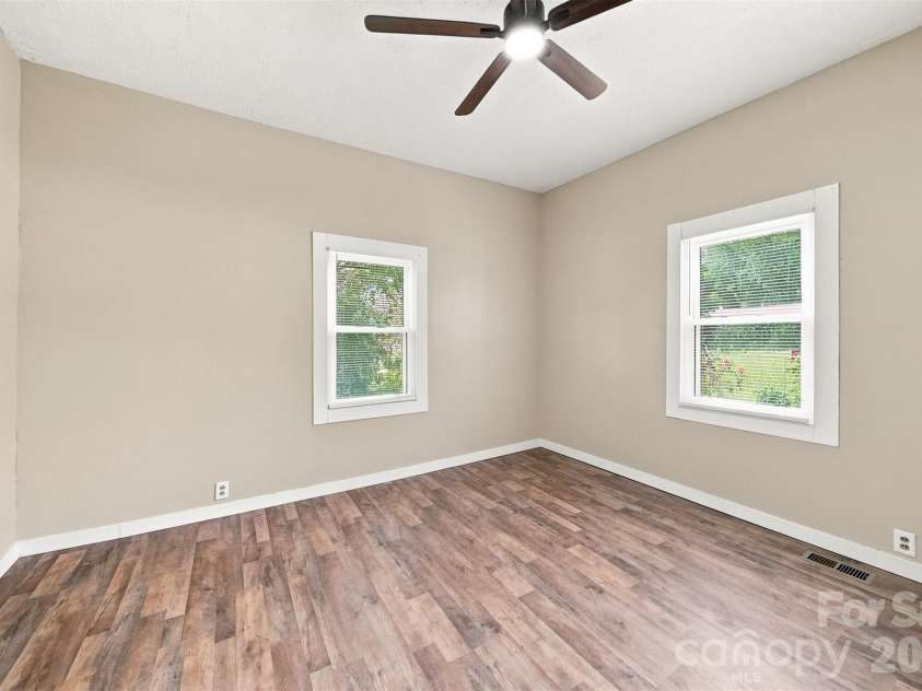 1115 Lenoir Avenue, Lenoir, NC 28645.  MLS# CAR4416466, YatesRealty ID 45471. 