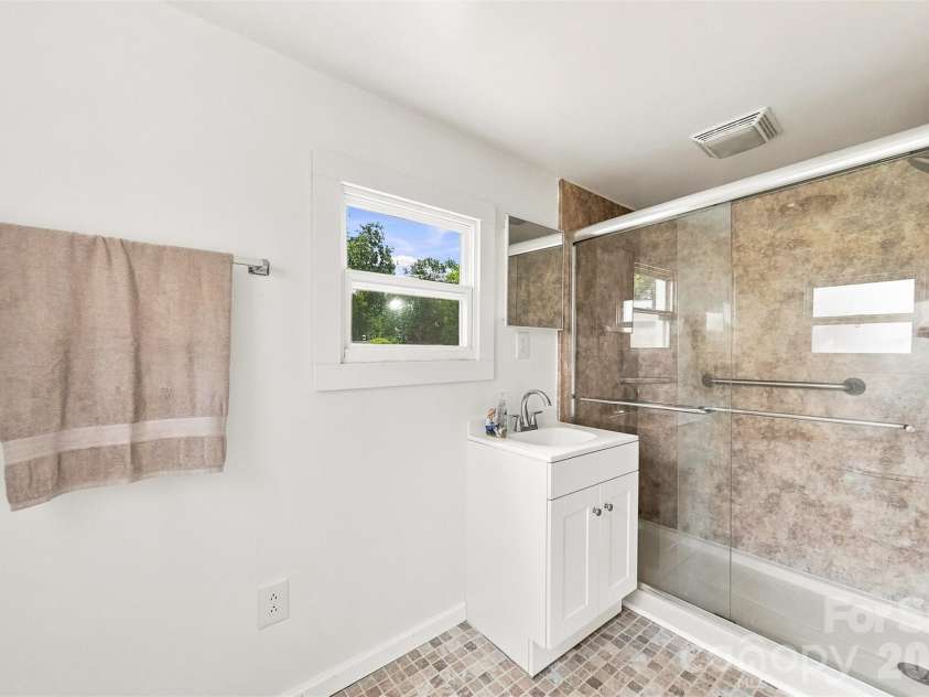 1115 Lenoir Avenue, Lenoir, NC 28645.  MLS# CAR4416466, YatesRealty ID 45471. 