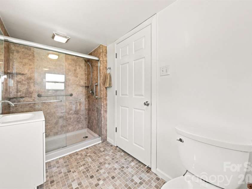 1115 Lenoir Avenue, Lenoir, NC 28645.  MLS# CAR4416466, YatesRealty ID 45471. 