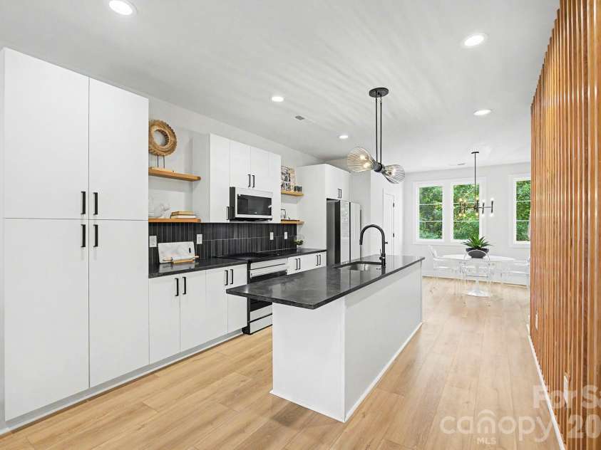 1312 Carolyn Drive, Charlotte, NC 28205.  MLS# CAR4415223, YatesRealty ID 45474. 